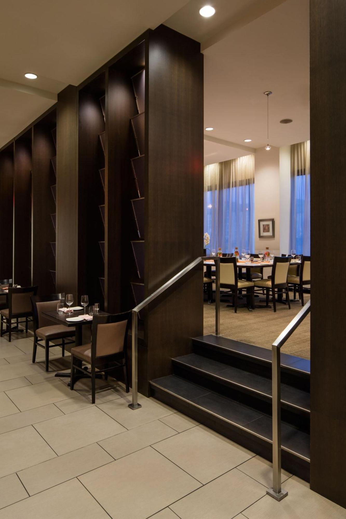 Delta Hotels By Marriott Edmonton South Conference Centre Екстериор снимка