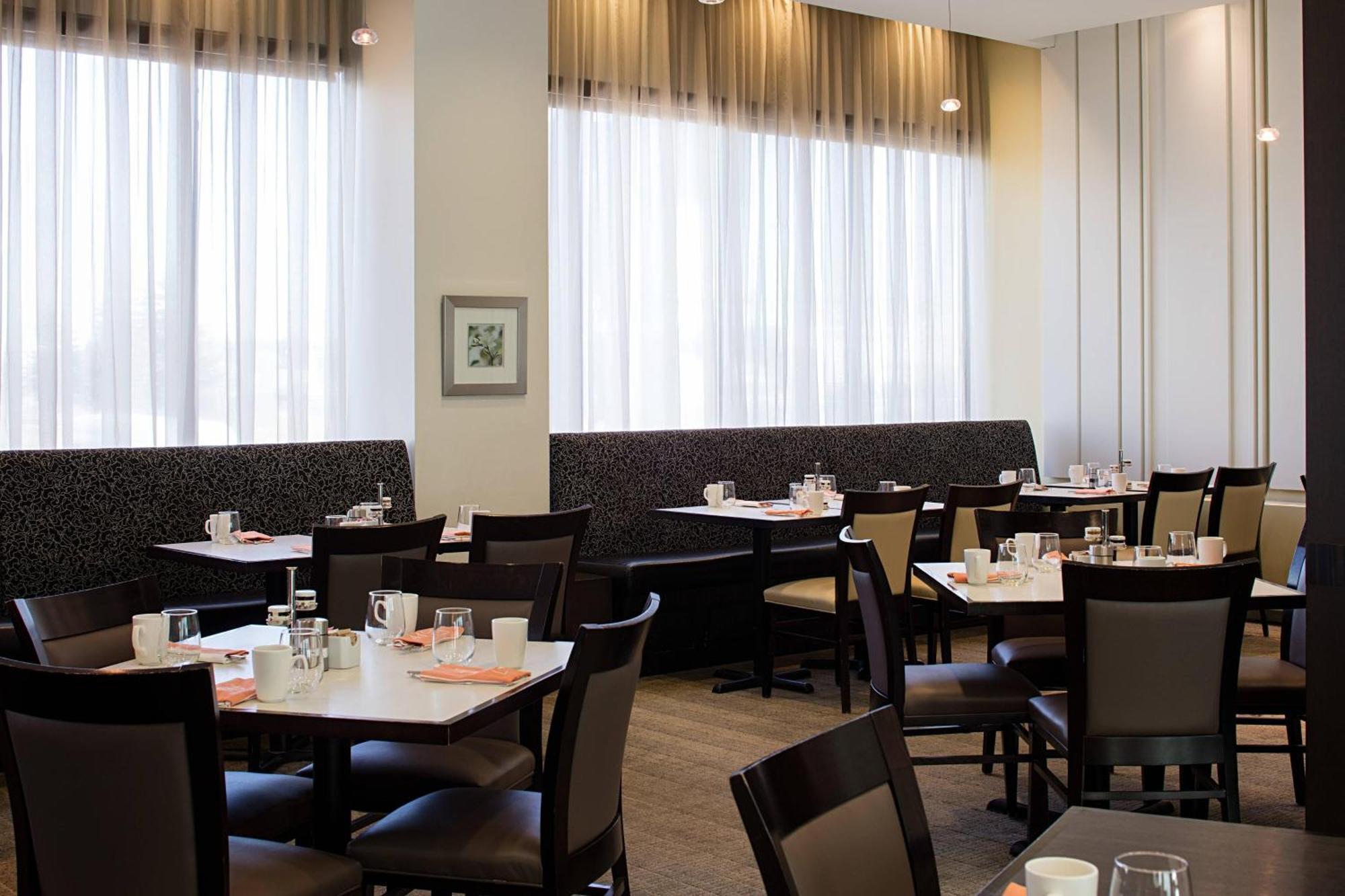 Delta Hotels By Marriott Edmonton South Conference Centre Екстериор снимка