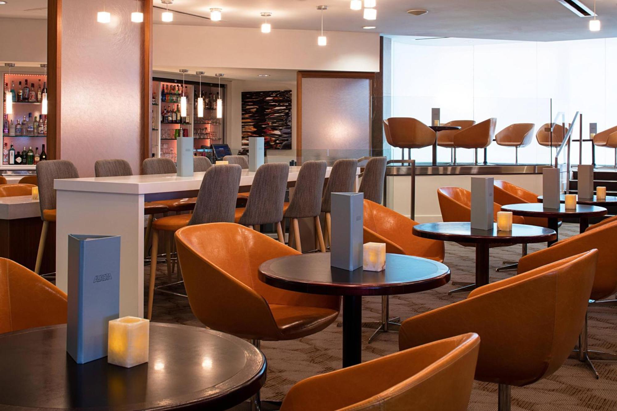 Delta Hotels By Marriott Edmonton South Conference Centre Екстериор снимка