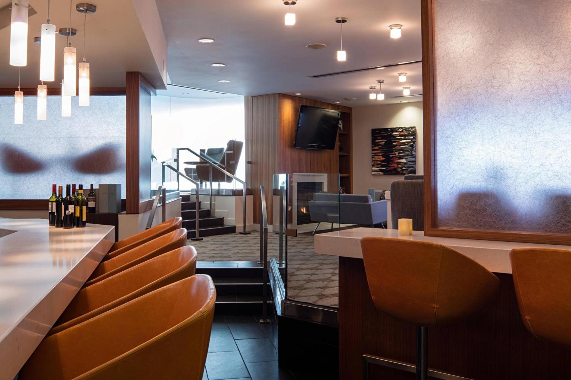 Delta Hotels By Marriott Edmonton South Conference Centre Екстериор снимка