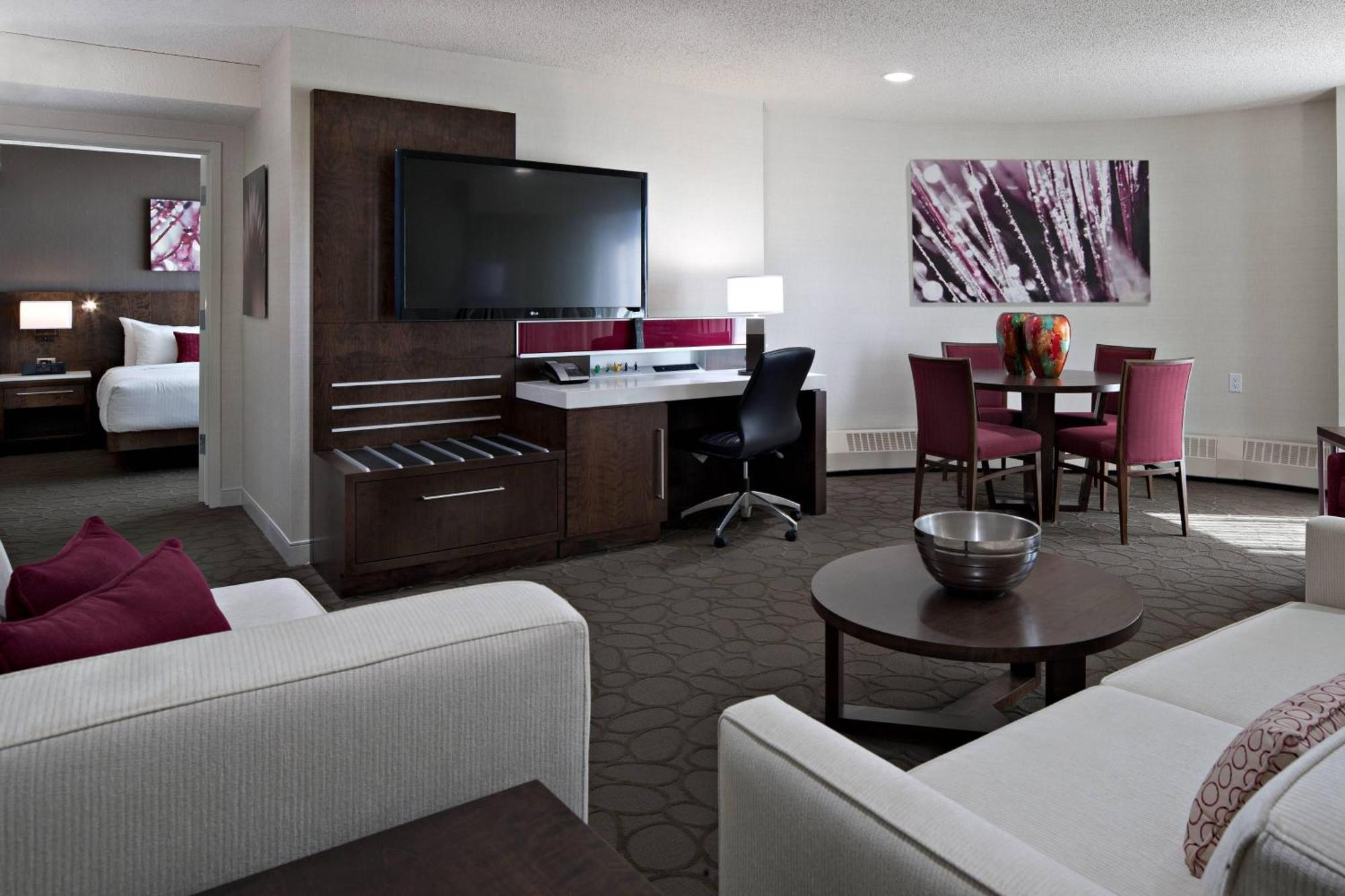 Delta Hotels By Marriott Edmonton South Conference Centre Екстериор снимка