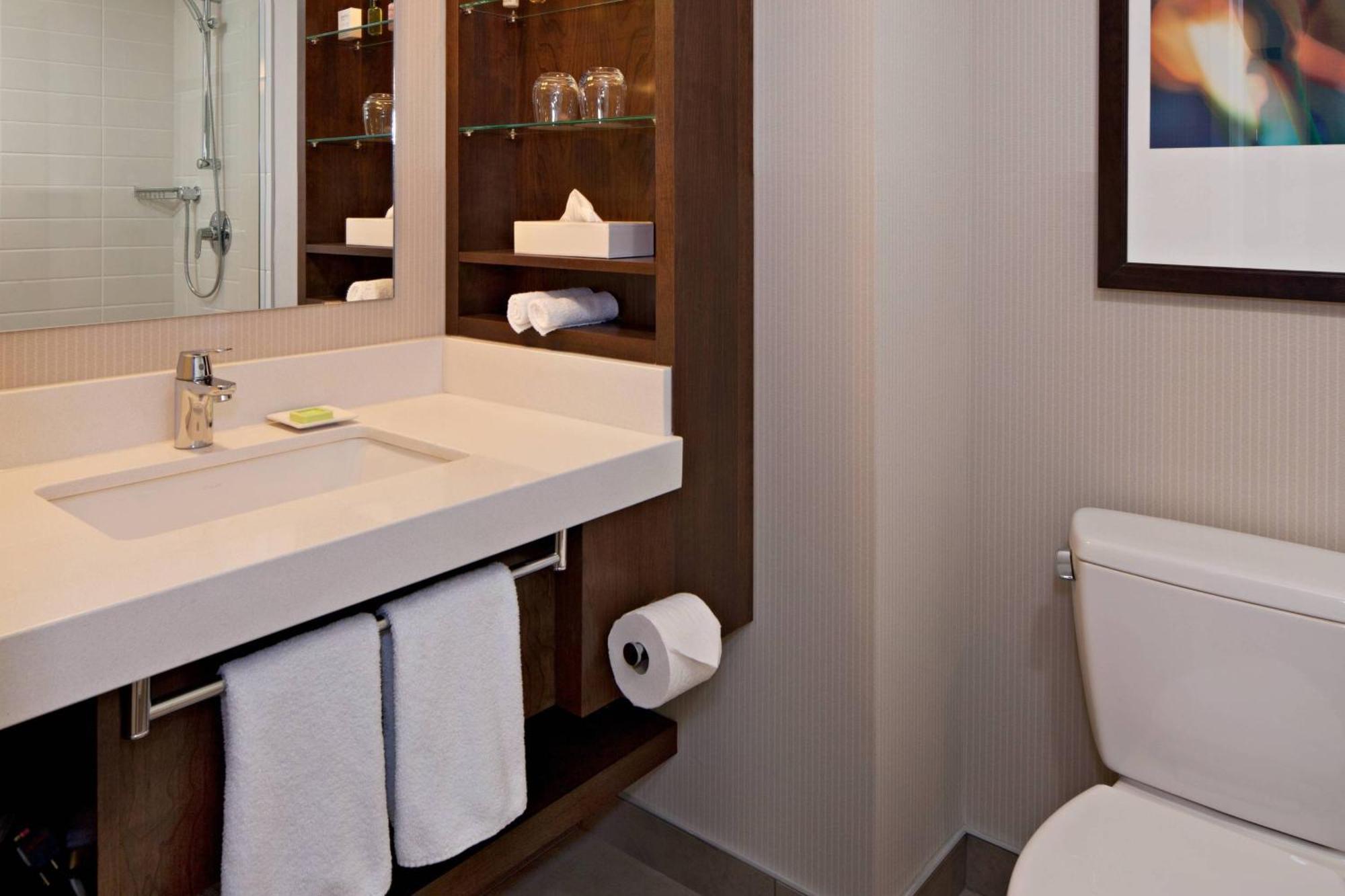 Delta Hotels By Marriott Edmonton South Conference Centre Екстериор снимка