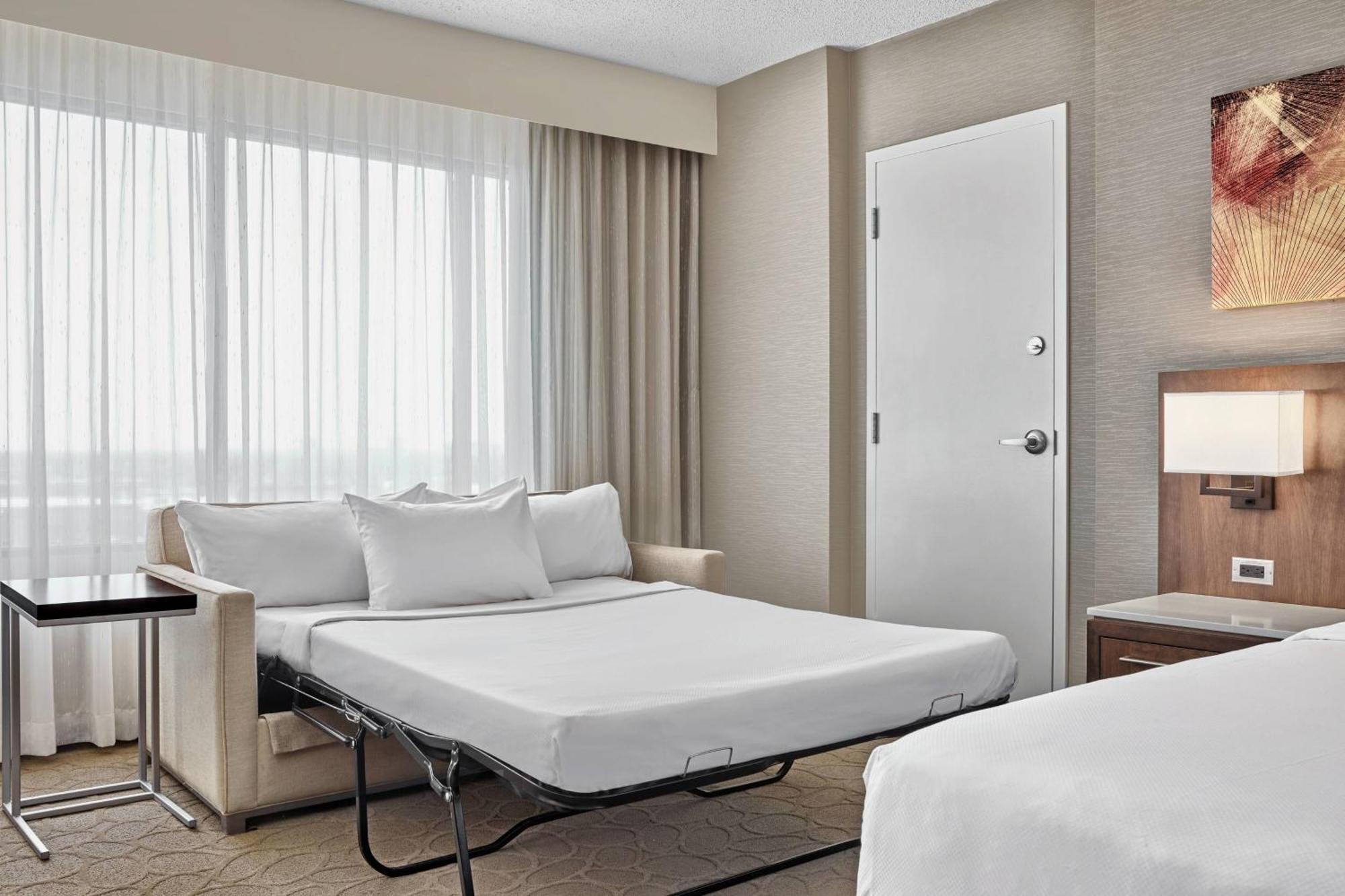 Delta Hotels By Marriott Edmonton South Conference Centre Екстериор снимка