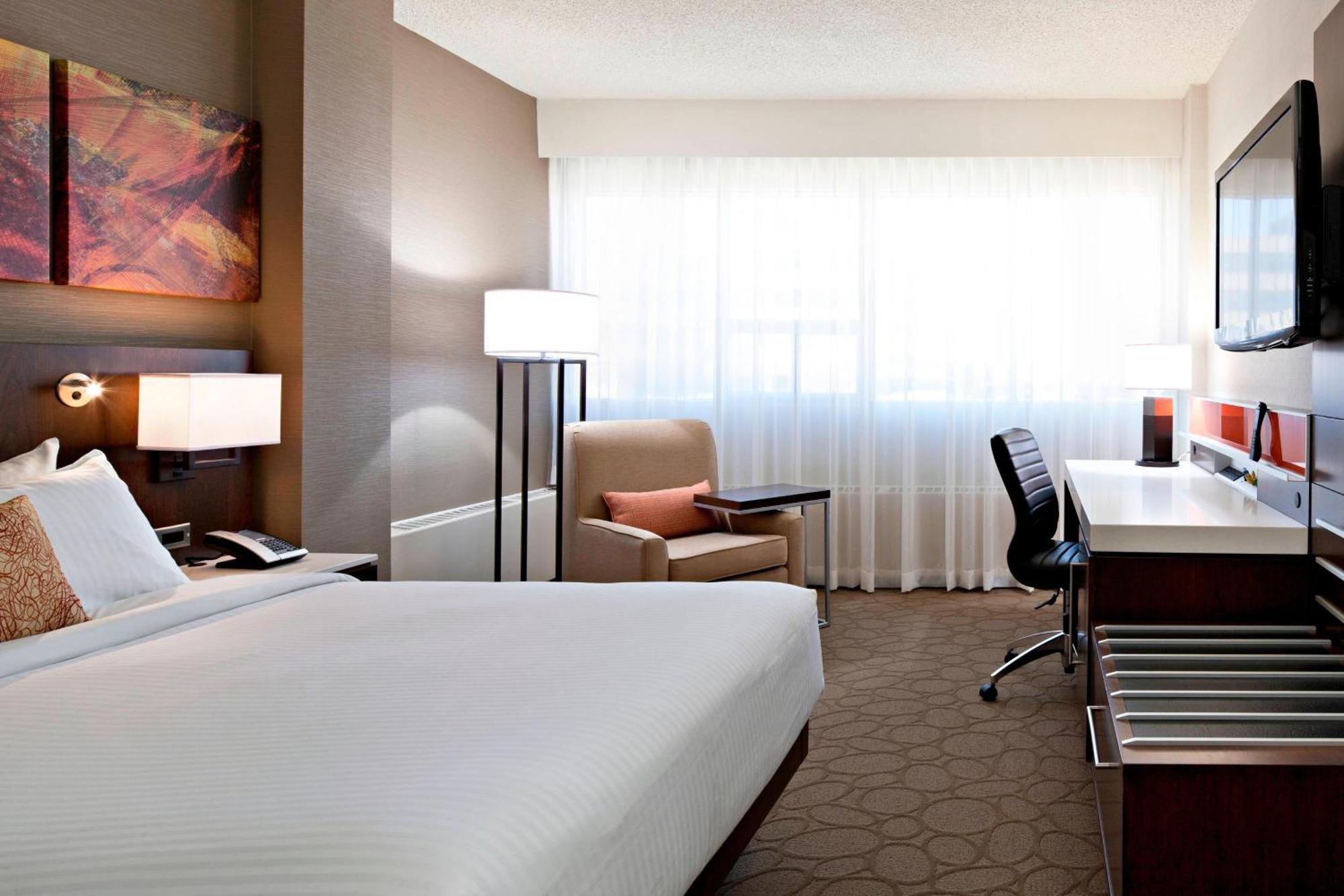 Delta Hotels By Marriott Edmonton South Conference Centre Екстериор снимка