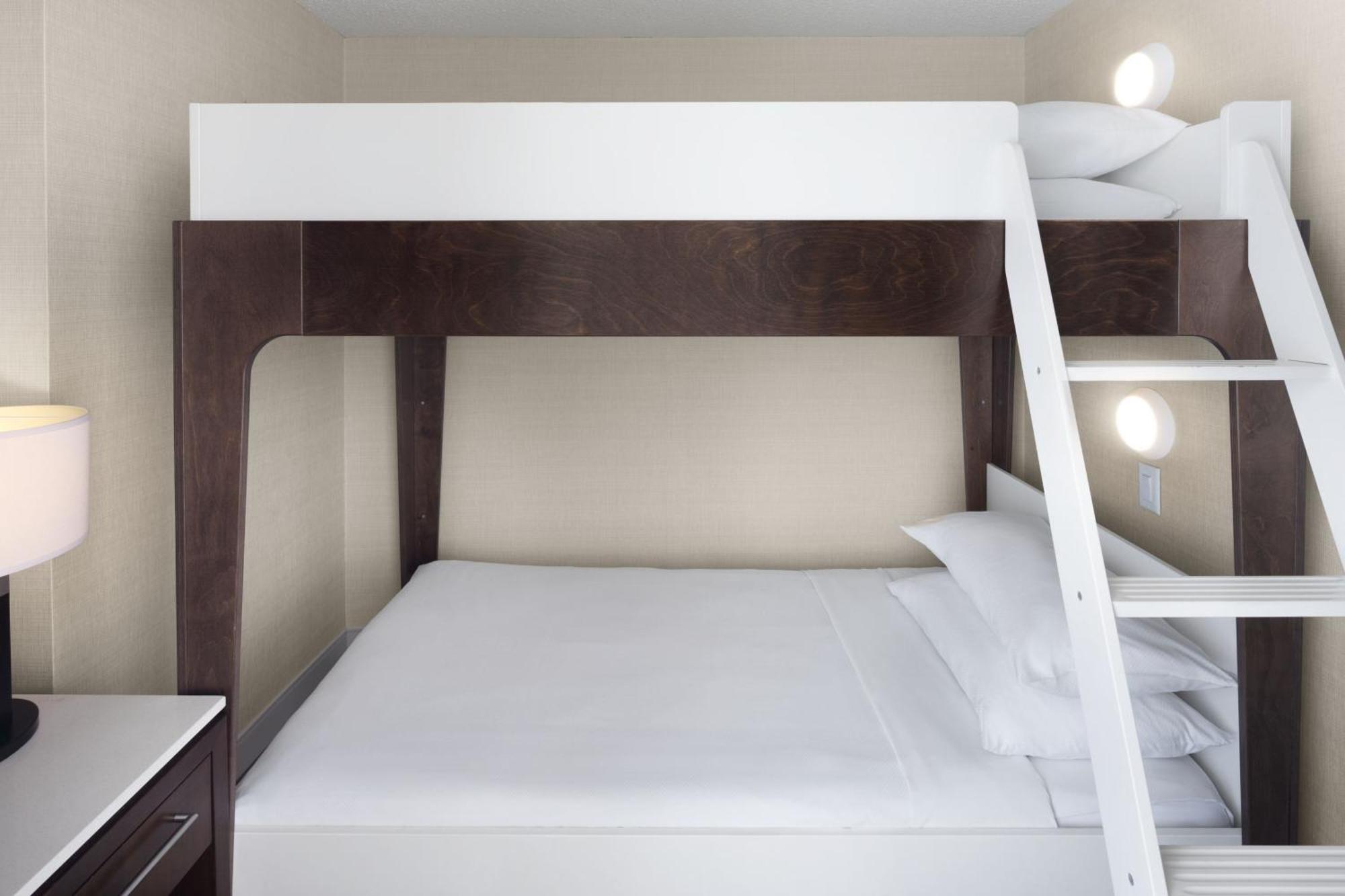 Delta Hotels By Marriott Edmonton South Conference Centre Екстериор снимка