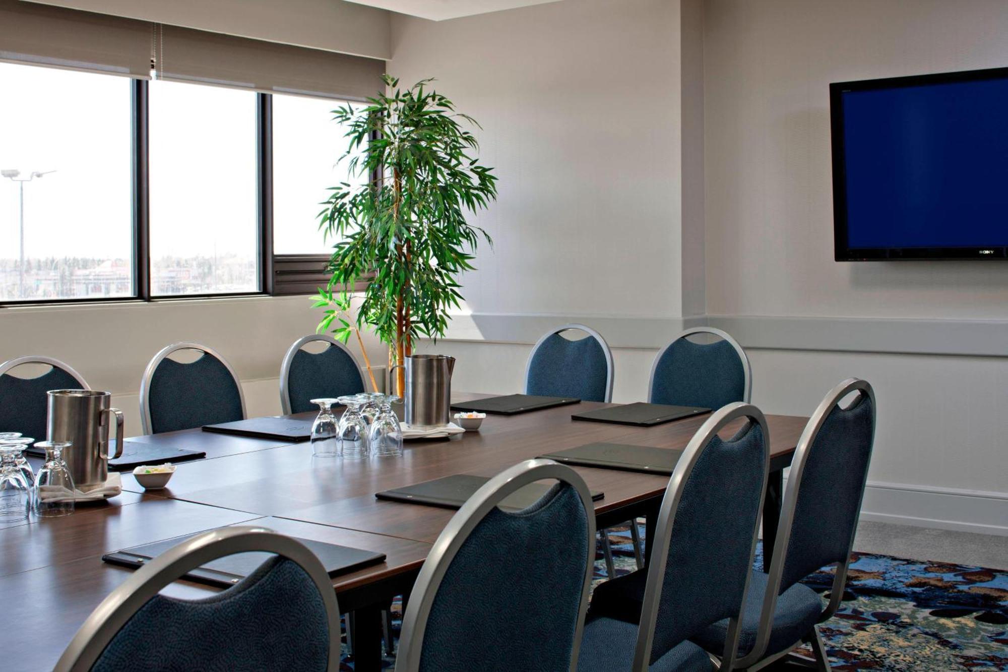 Delta Hotels By Marriott Edmonton South Conference Centre Екстериор снимка