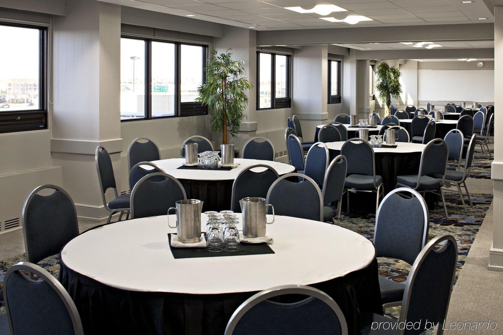 Delta Hotels By Marriott Edmonton South Conference Centre Екстериор снимка