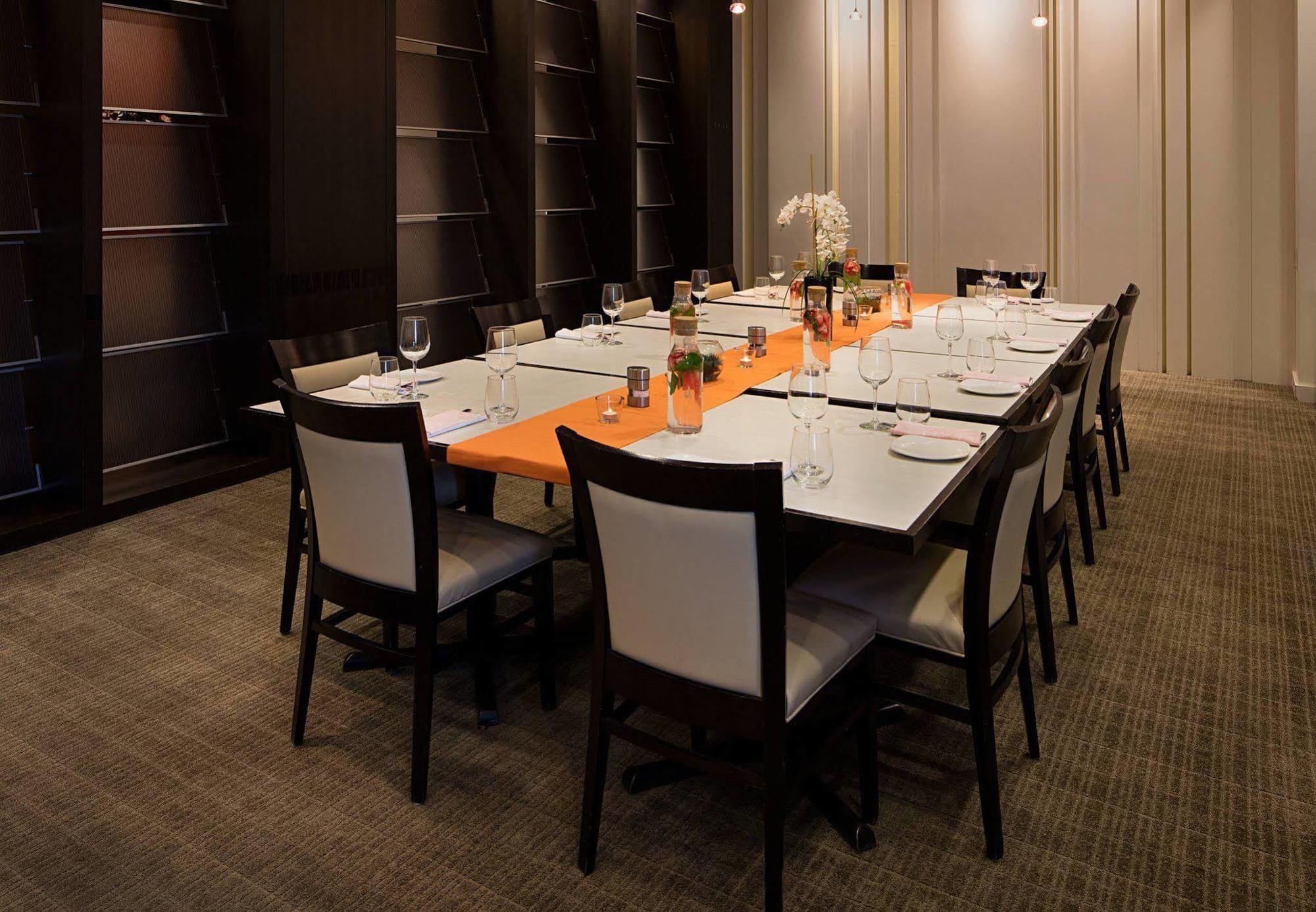 Delta Hotels By Marriott Edmonton South Conference Centre Екстериор снимка